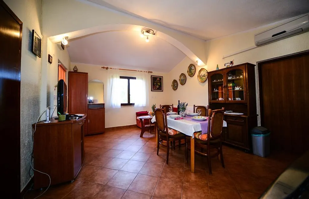 Apartment Angelina Pula