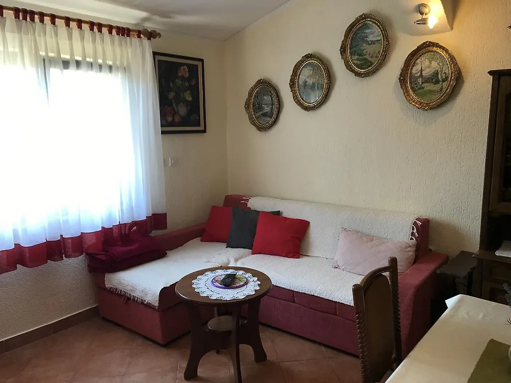 Apartment Angelina Pula 0*,